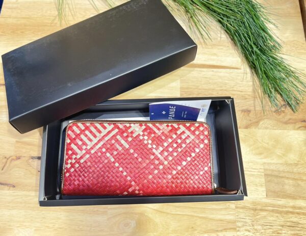 Pandanus leaf zip wallet