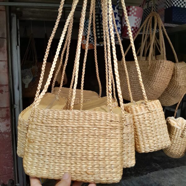 Woven products from water hyacinth