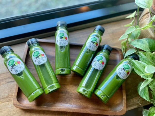 Cold pressed kale juice