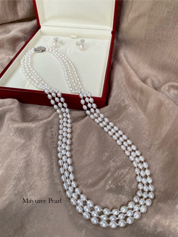 Three-strand pearl necklace with earrings