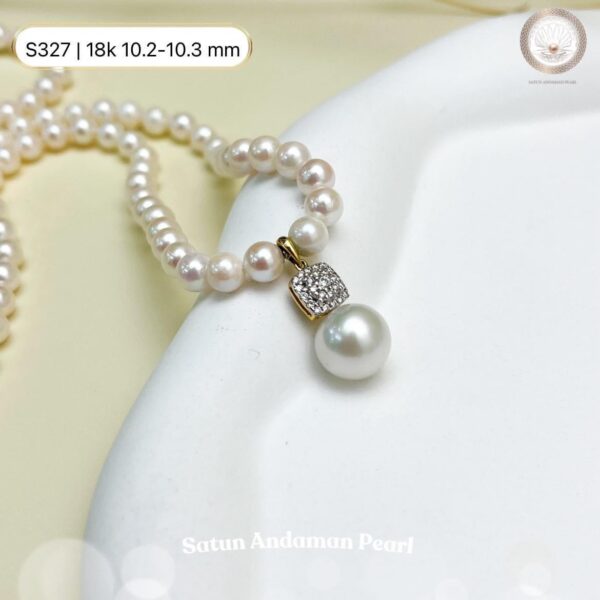 Genuine Akoya pearl necklace