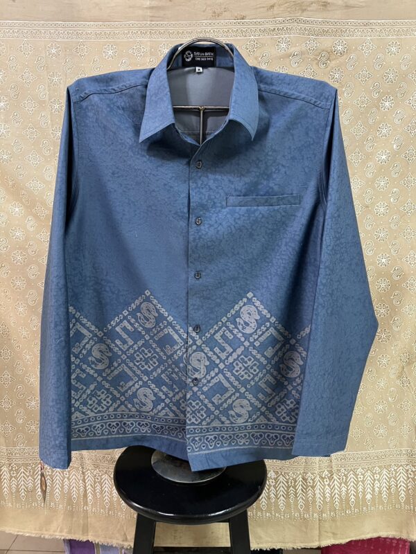 เสื้อบาติกแขนยาวผู้ชาย